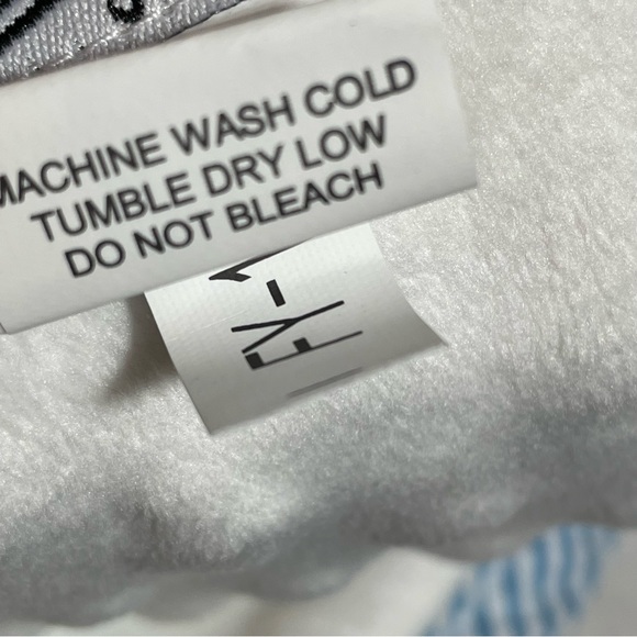 🛍️ SOLD OUT 🛍️ Mud Pie Birthday Boy Bib Party Alligator 0-12 Months - Picture 8 of 8